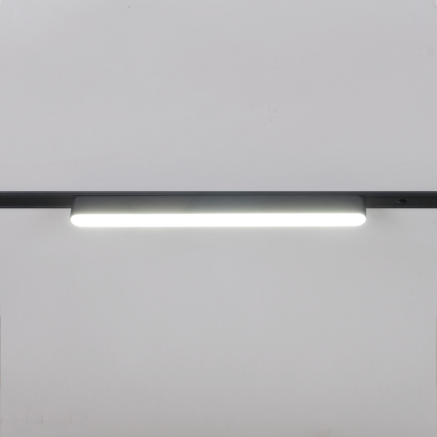 13001-9.3-001UR magnetic LED16W BK CCT+SMART