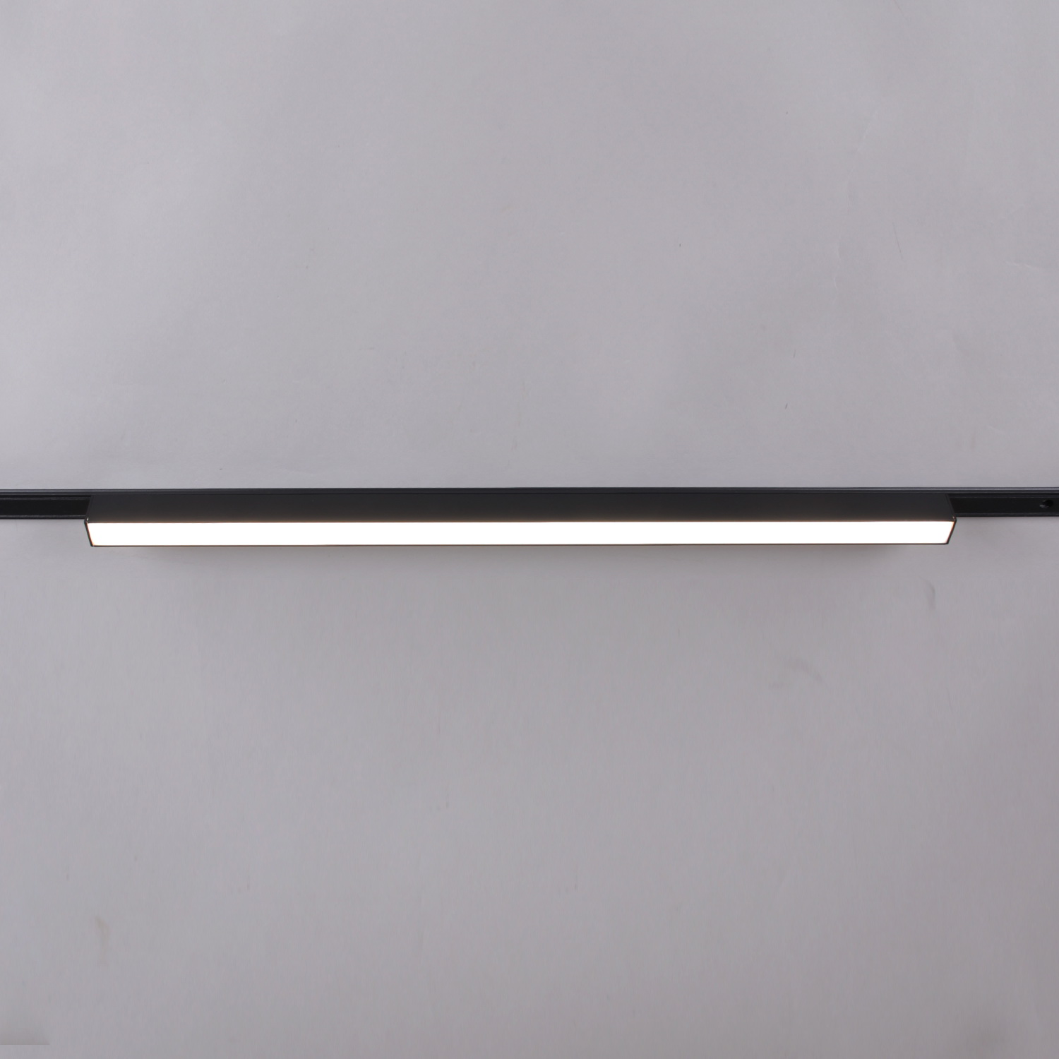 13003-9.3-001UR magnetic LED20W BK CCT+SMART