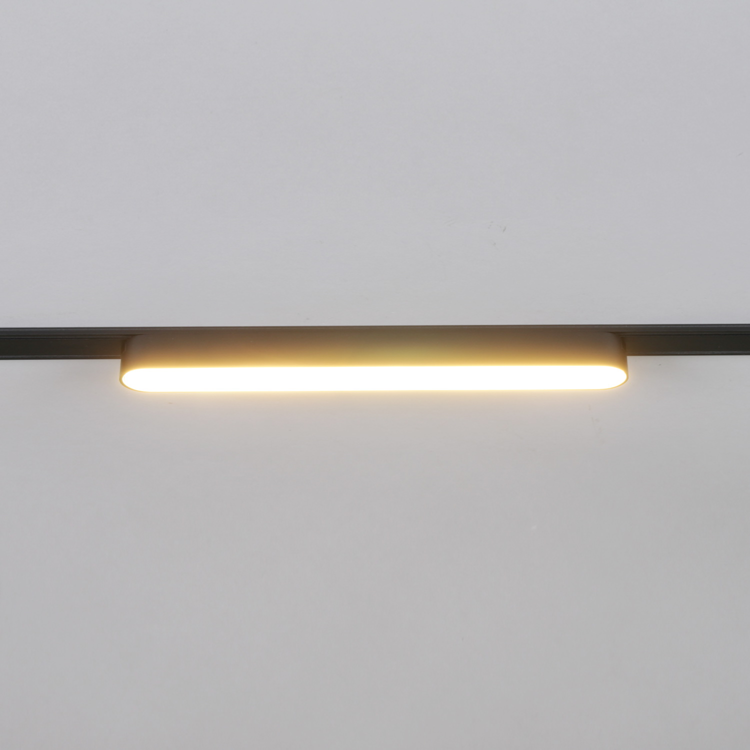 13001-9.3-001UR magnetic LED16W BK CCT+SMART