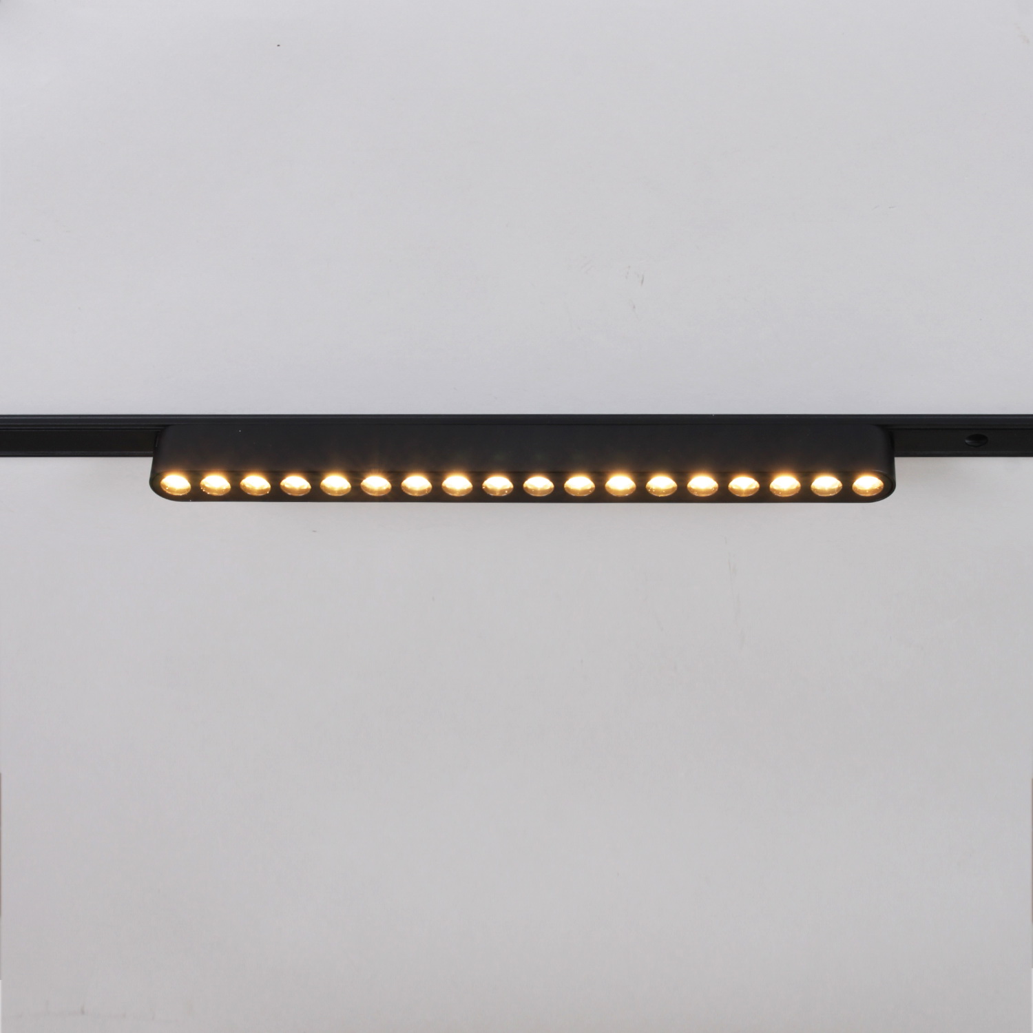 13002-9.3-001UR magnetic LED16W BK CCT+SMART