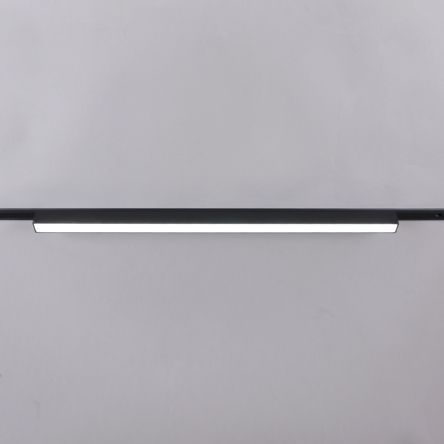 13003-9.3-001UR magnetic LED20W BK CCT+SMART