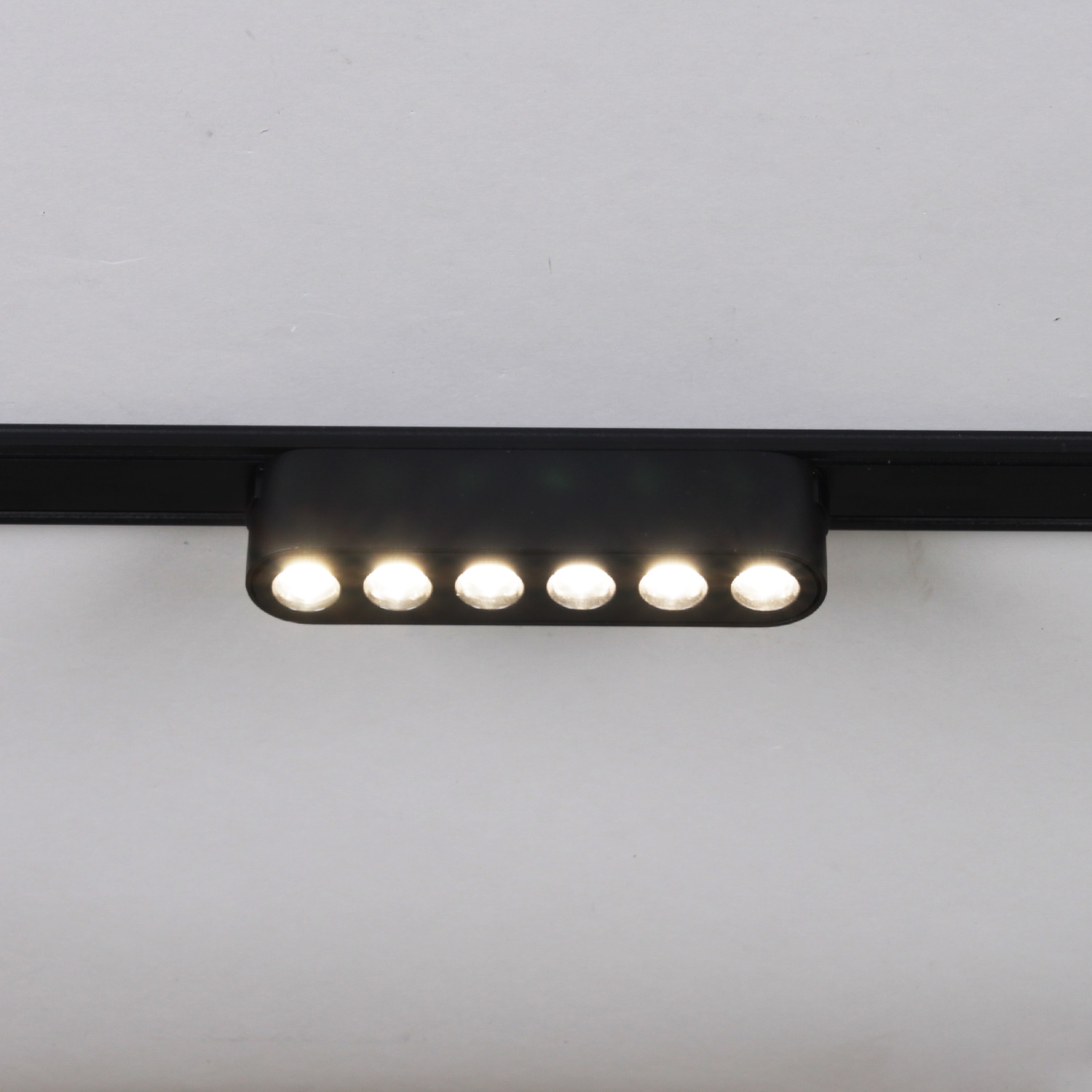 13002-9.3-001UR magnetic LED6W BK CCT+SMART