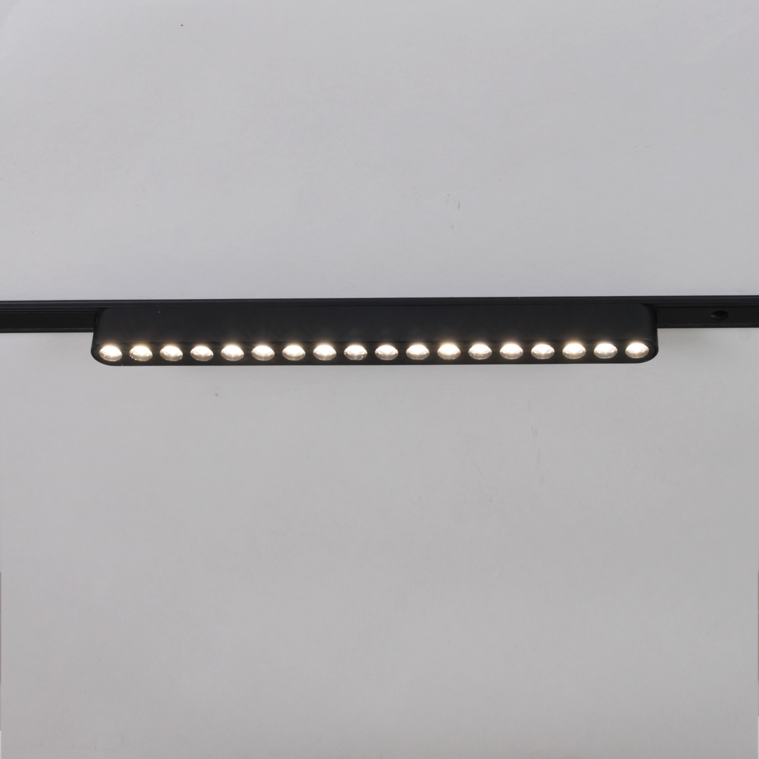 13002-9.3-001UR magnetic LED16W BK CCT+SMART