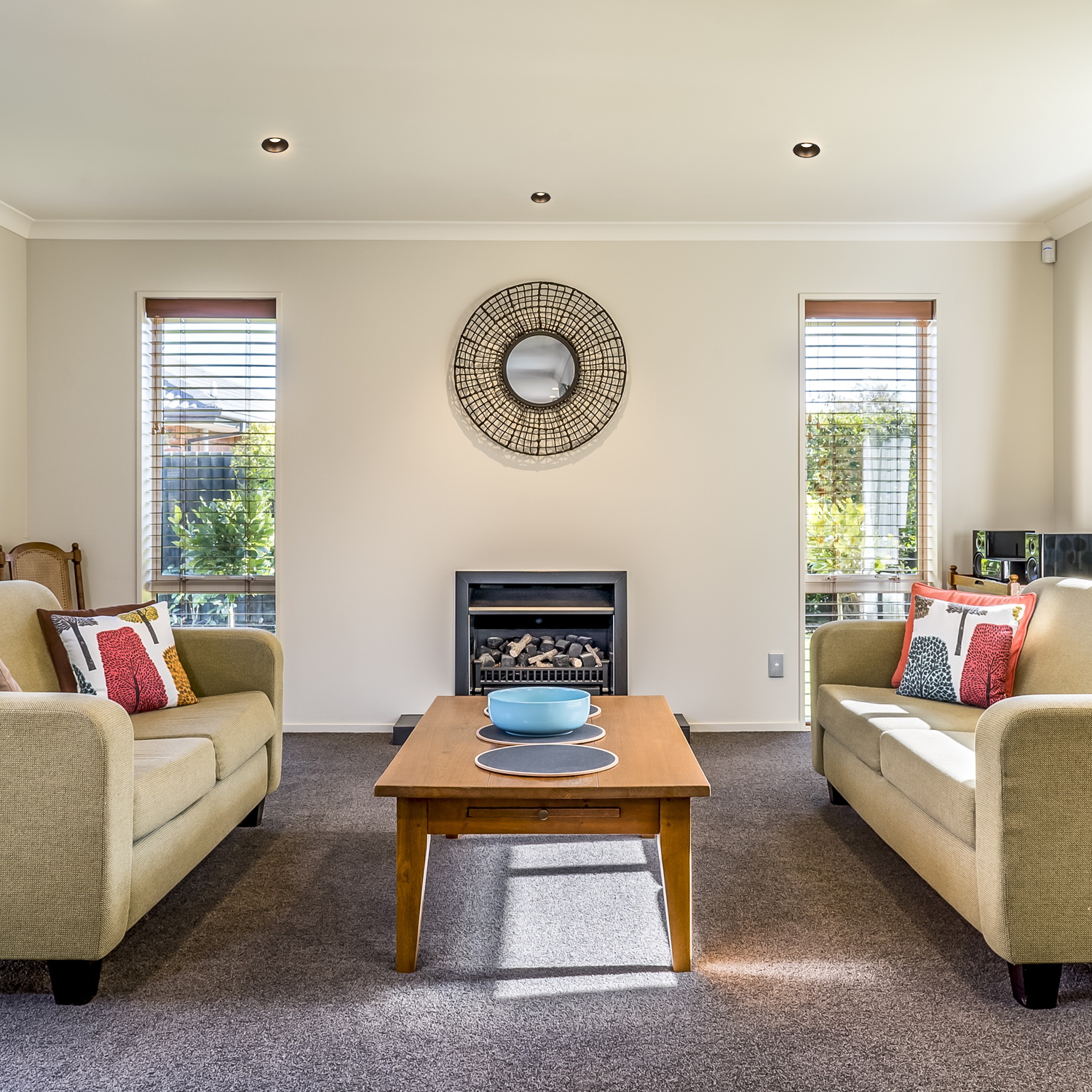 16063-9.0-001LD MR16 BK светильник точ.