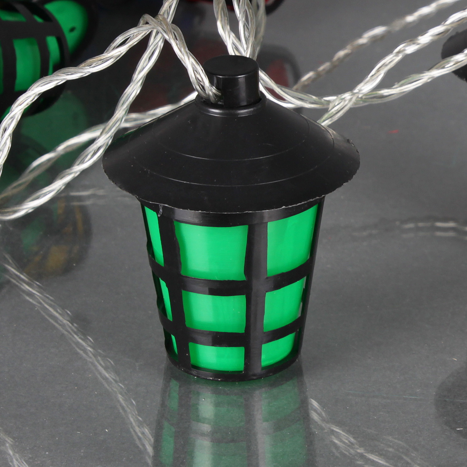 A-209 светодиодная гирлянда длиной 10м прозрачный провод, с насадками "фонарик" 8х6см.