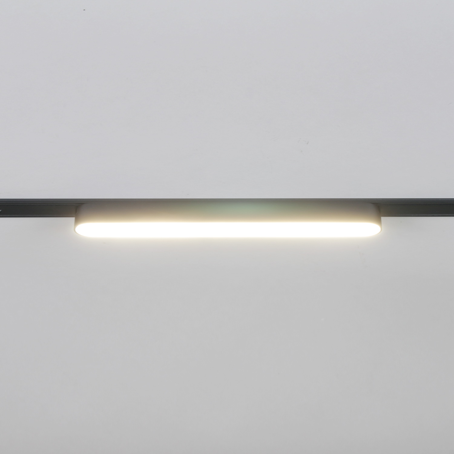 13001-9.3-001UR magnetic LED16W BK CCT+SMART