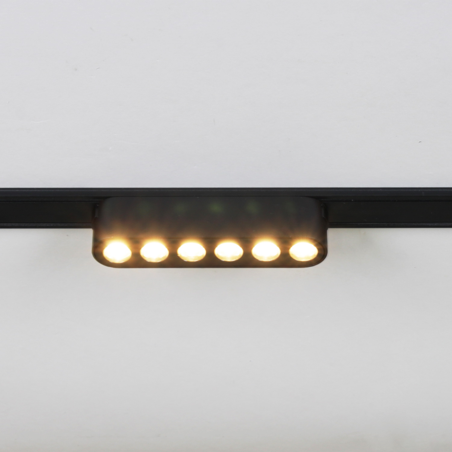 13002-9.3-001UR magnetic LED6W BK CCT+SMART